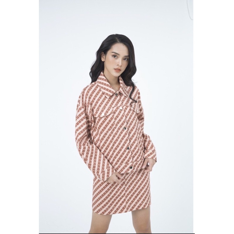 Thanh lý áo khoác ivy moda size S