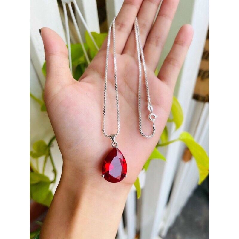 Đá đỏ ruby hình giọt nước