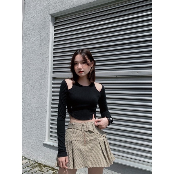Áo croptop xẻ vai Calu