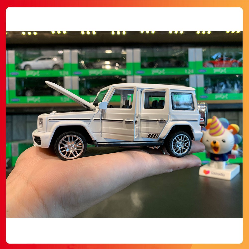 Mô hình xe Mercedes-Benz G63 tỉ lệ 1:32 màu trắng