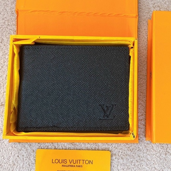 Ví nam LNV chất da trơn đơn in nổi logo 3D màu đen kèm hộp