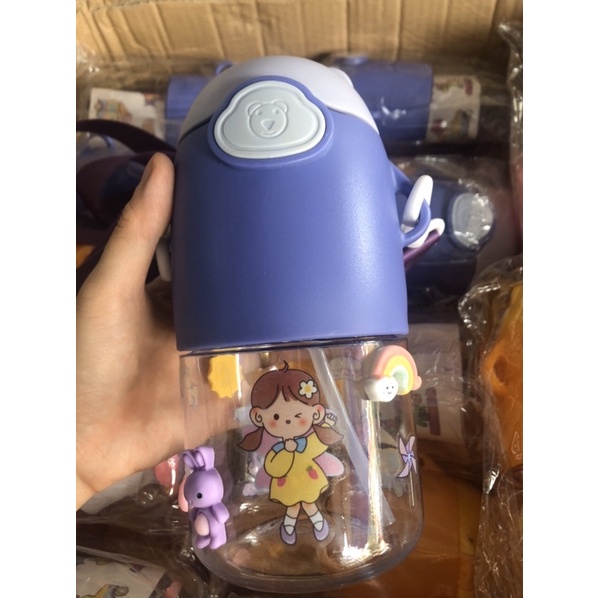 Bình nước nhựa gấu 600ml tặng kèm sticker