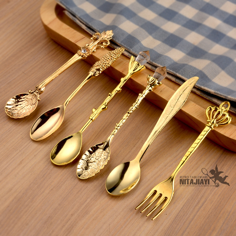 Set 6 Muỗng / Nĩa Bằng Kim Loại Phong Cách Hoàng Gia Vintage
