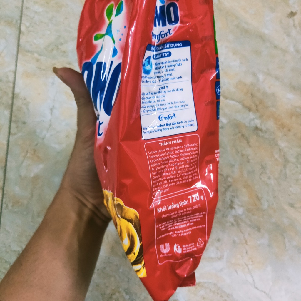 Bột giặt Omo Comfort Tinh dầu thơm 720g