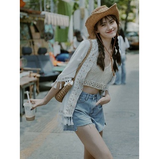 Áo croptop hai dây len móc phong cách Boho