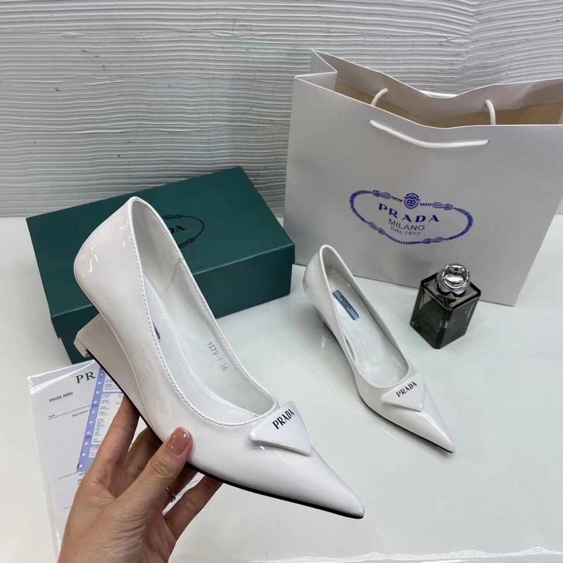 Giày cao gót mũi nhọn đế cách điệu mã mới 2022