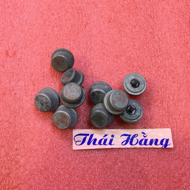 Đi ốt khuy áo đỏ đen giá cho 1 đôi