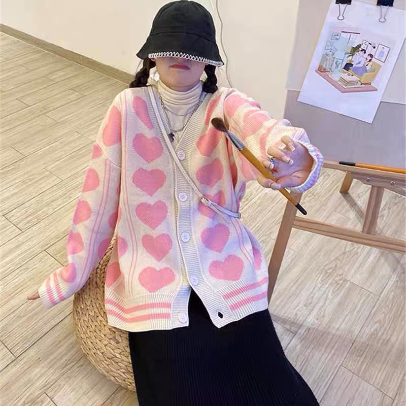 Áo khoác len cardigan hoạ tiết trái tim phối cúc