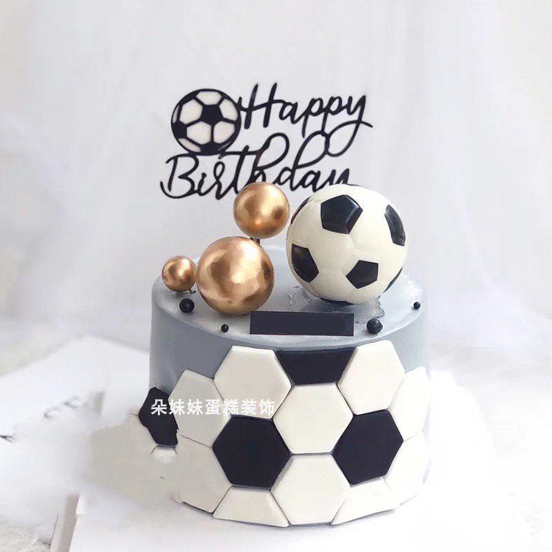 Trang trí bánh mô hình quả bóng đá