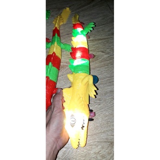 Một con Tắc Kè mô hình bằng nhựa dài 42 cm chạy pin có nhạc và đèn Led rất đep_tặng kèm pin