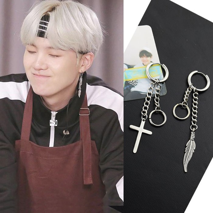 Khuyên tai kim loại dáng dài phối mặt hình lá phong cách nhóm nhạc BTS cho người hâm mộ