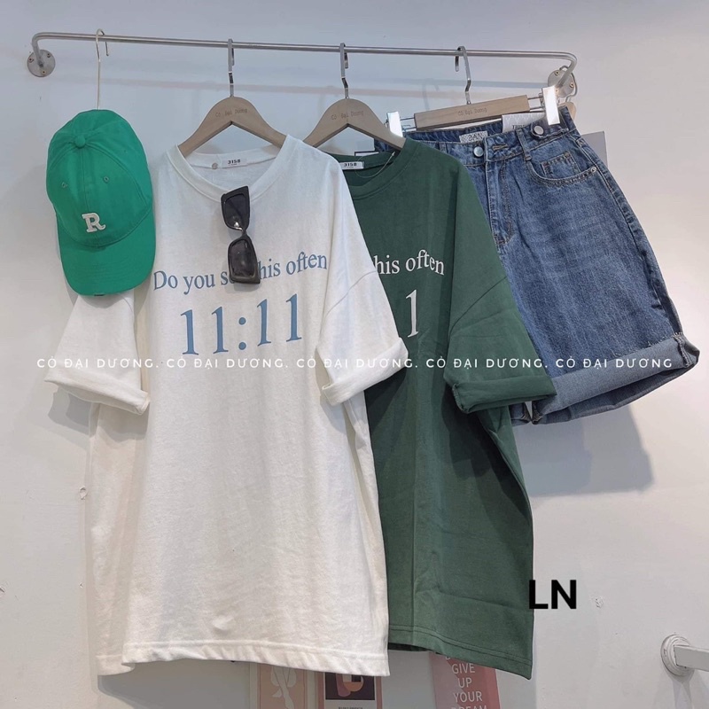 Áo phông xanh lá đậm in chữ DA6