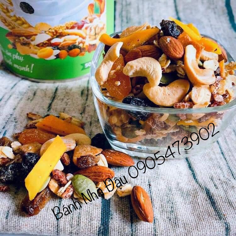 Granola Min Min Ngũ Cốc Nguyên Hạt Mix Trái Cây Sấy Cao Cấp Ăn Liền Cho Bữa Sáng Lành Mạnh Hộp 500gr