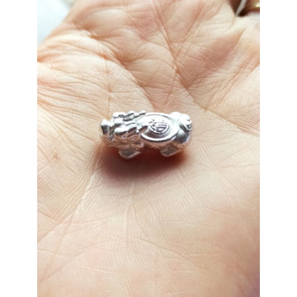 Charm cụ tỳ hưu bạc ta nguyên chất bụng thỏi vàng lưng in chữ song hỉ cát tường