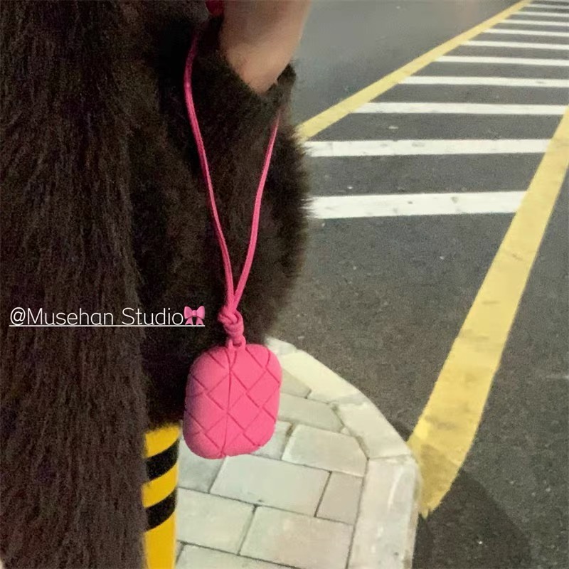 Vỏ Bảo Vệ Hộp Sạc Tai Nghe AirPods 1 2 3 Pro Bằng Silicon Họa Tiết Hình Thoi Màu Đỏ Hồng Thời Trang Kèm Dây