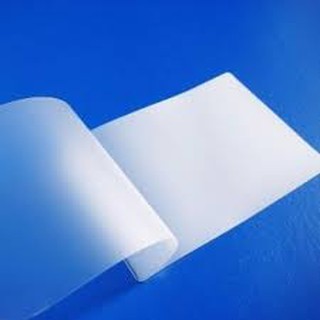 MÀNG ÉP PLASTIC KHỔ 13 X 18 (100 TỜ)