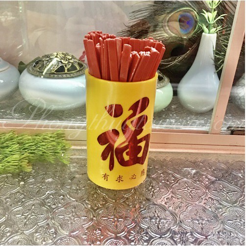Ống lắc xin xăm