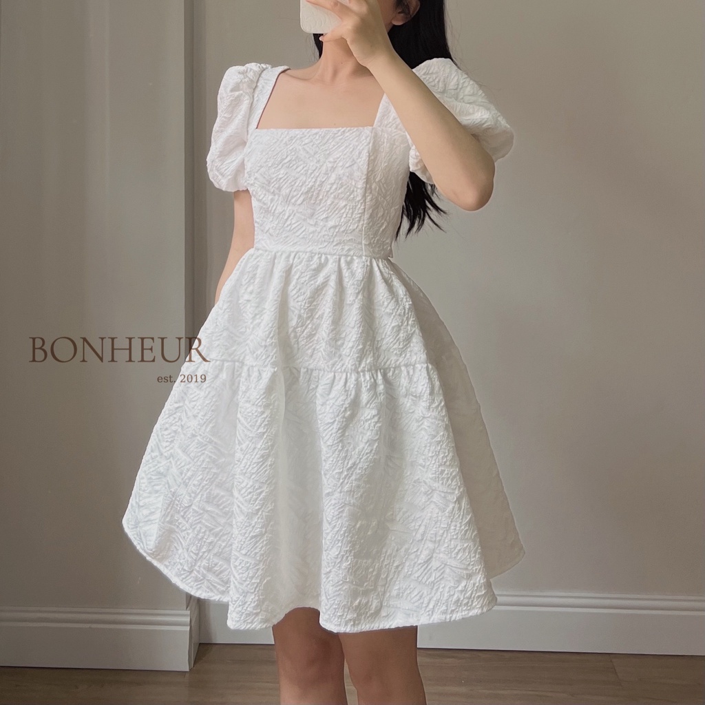 Váy cổ vuông đầm xoè hở lưng buộc dây tiểu thư tay bồng tôn dáng 3 tầng chất gấm xốp nổi cao cấp TẶNG KÈM ĐÔI DÁN Sara | BigBuy360 - bigbuy360.vn