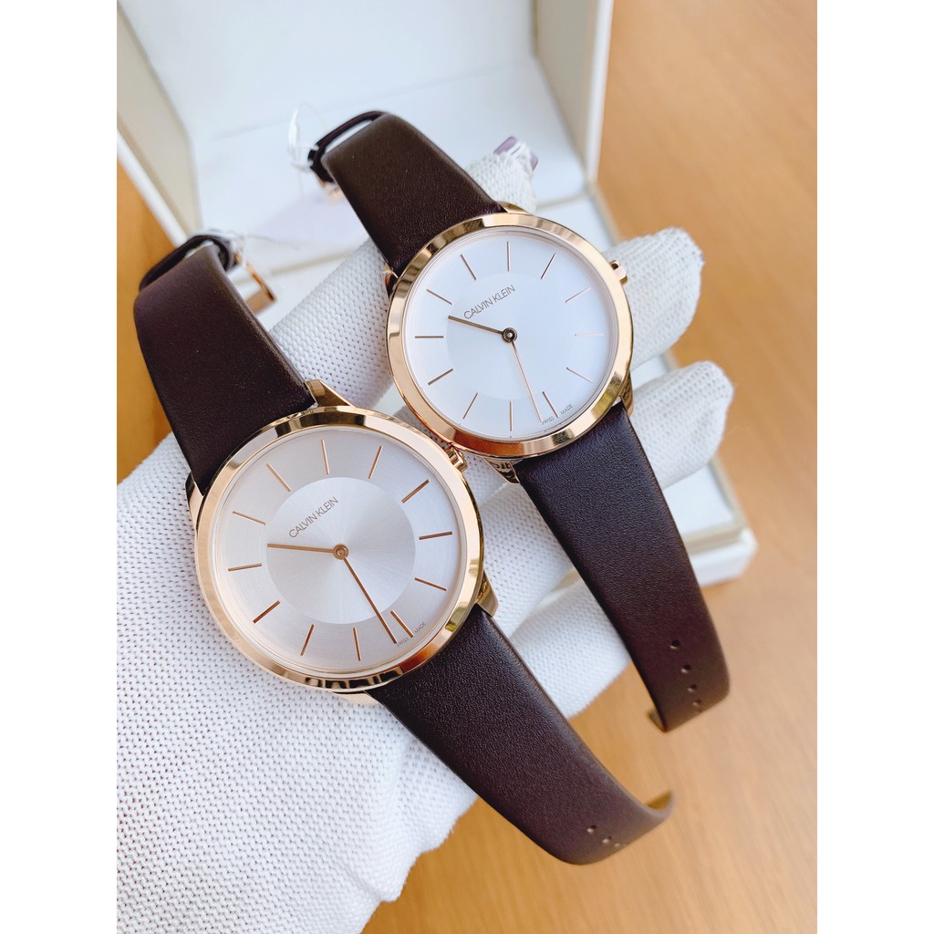 Đồng hồ cặp đôi Calvin Klein K3M216G6-K3M226G6 dây da nâu, viền gold nổi bật mặt số trắng thanh lịch