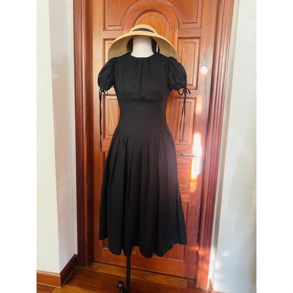 Đầm thiết kế Cecil