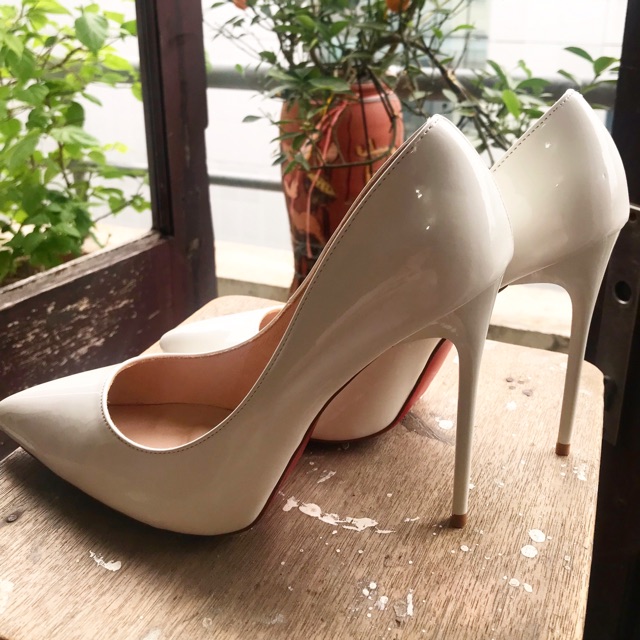 Giày louboutin màu trắng
