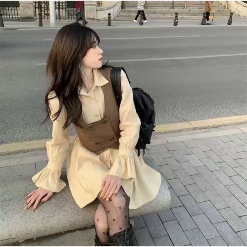 Set đầm babydoll dài tay dáng xoè kèm áo gi-lê màu nâu