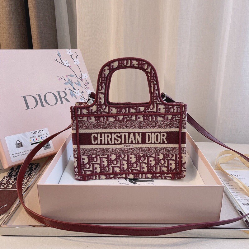 túi xách tay nữ có dây đeo vai một ngăn da phối màu logo dior CD