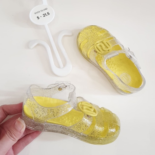 Rọ nhựa Ri màu vàng size 7uk, chuẩn Auth có sẵn