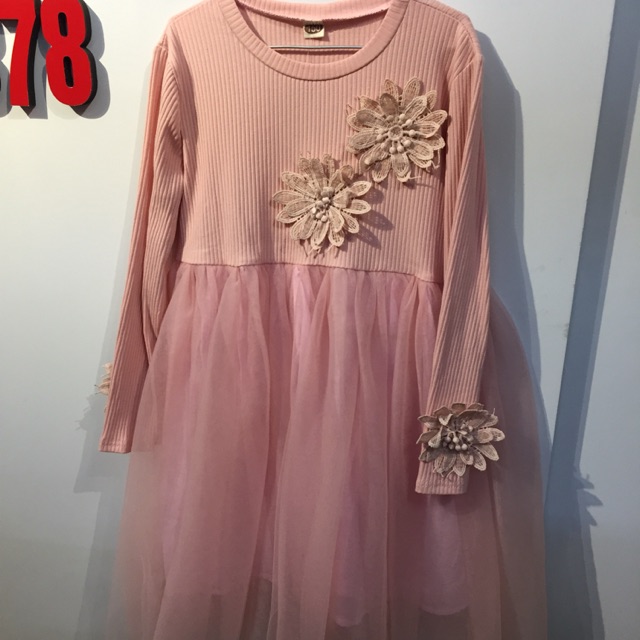 Váy len phối ren công chúa