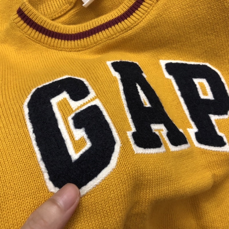 Áo len thêu logo G.a.p dư xịn cho bé trai màu vàng size từ 10-22 cân