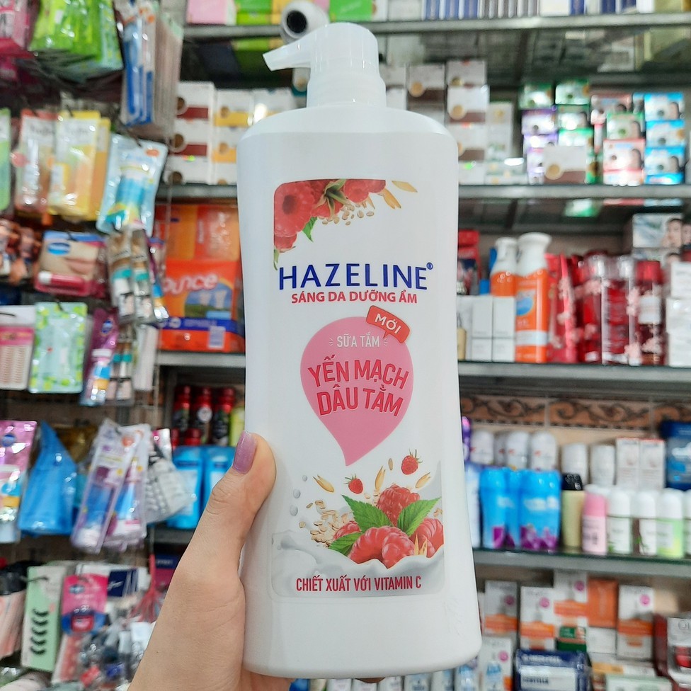 Sữa tắm hazeline yến mach-dâu tằm 900g (896ml)