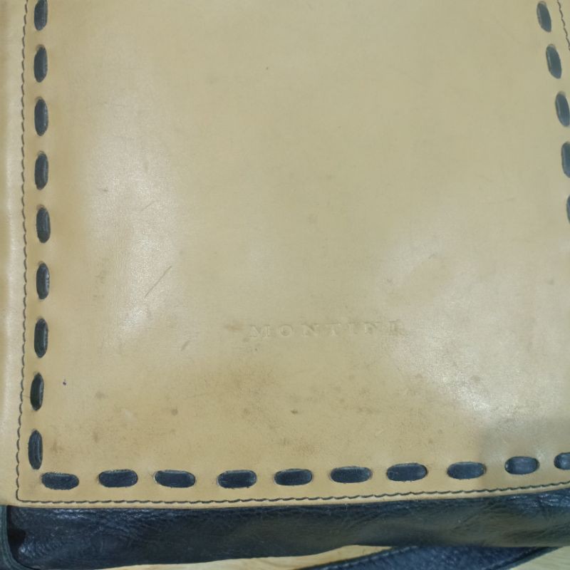 Túi đeo chéo da mềm secondhand 09040321