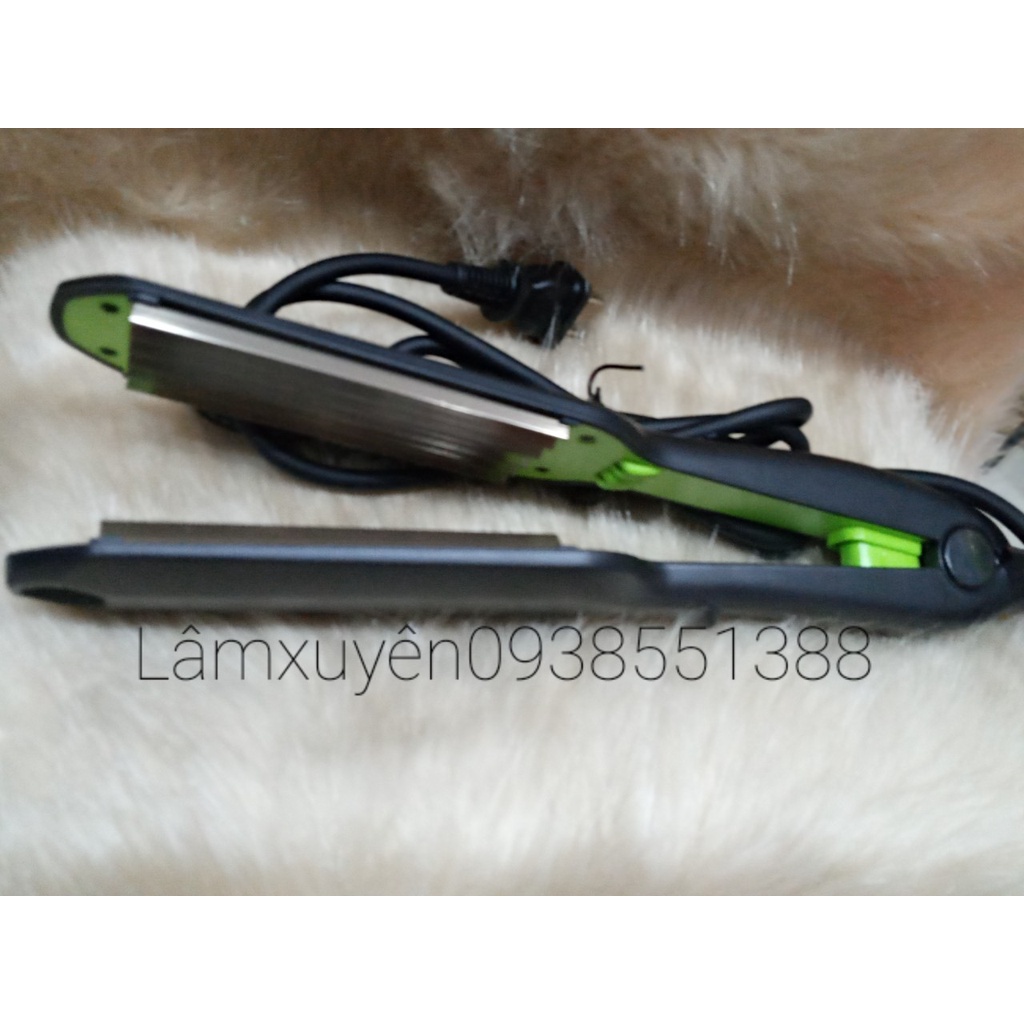 Máy bấm tóc CF-108 bấm tóc xù đẹp,mềm bóng đẹp với chất liệu thép titan giúp Máy bấm êm, nhanh, không rít tóc.