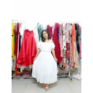 Đầm maxi trắng trễ vai