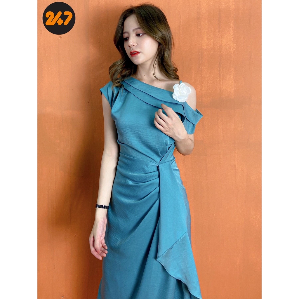 BÁN SỈ VÁY LỤA XANH LỆCH VAI KÈM HOA | BigBuy360 - bigbuy360.vn