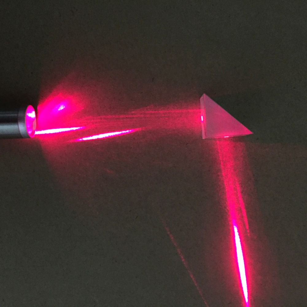 Lăng kính hình tam giác dùng làm đạo cụ chụp ảnh