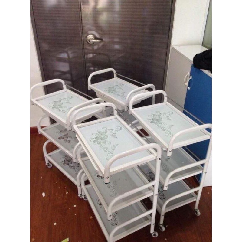 xe đẩy mặt kính hoa văn dành cho spa