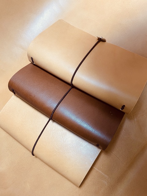 Sổ bìa da thật size 11x20cm. Traveler's notebook