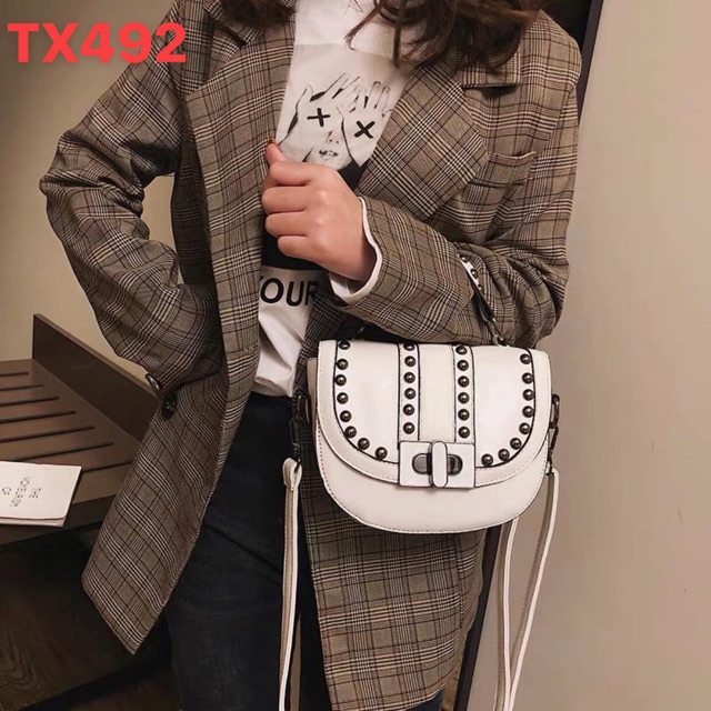 Túi xách viền đinh