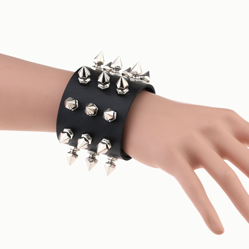 Vòng Tay Giả Da Đính Đinh Tán Cá Tính