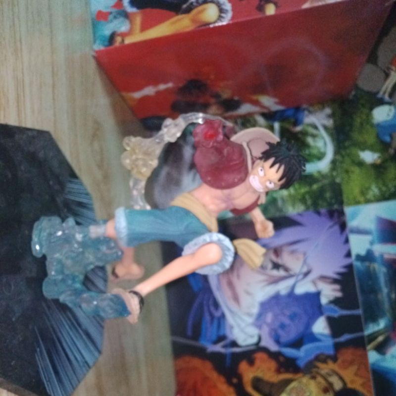 Mô hình Monkey.D.Luffy gear 2 Bị lỗi phần tay và mất phần khói haki sau lưng