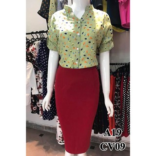 Chân váy bút chì màu đỏ
