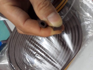Ron dán khung cửa gỗ