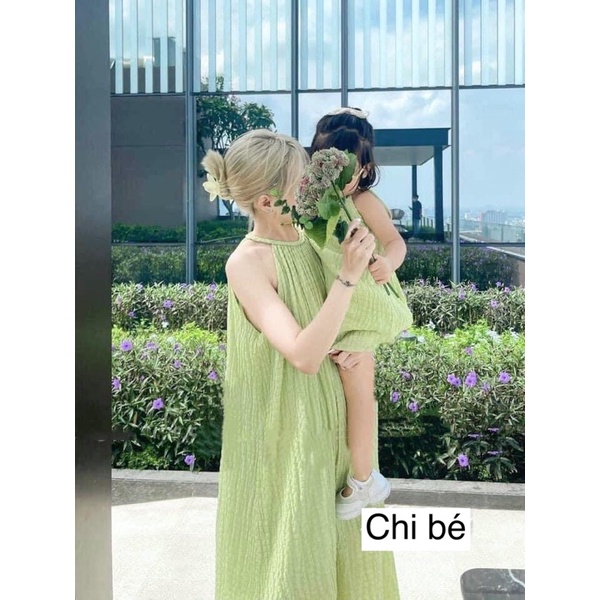 set váy mẹ và bé cổ yếm tết
