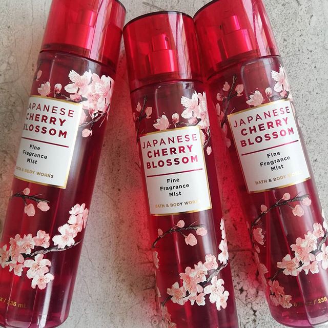 Xịt thơm toàn thân Bath & Body Works Japanese Cherry Blossom 236ml | BigBuy360 - bigbuy360.vn