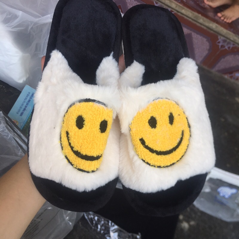 Dép bông hình mặt cười