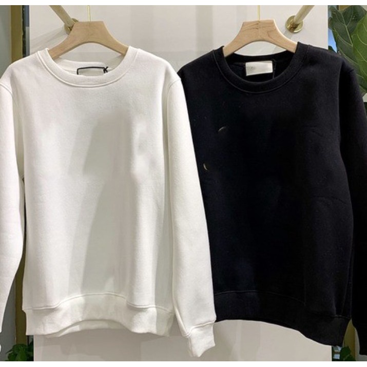 Aó thun unisex tay dài phom rộng màu trắng kem .