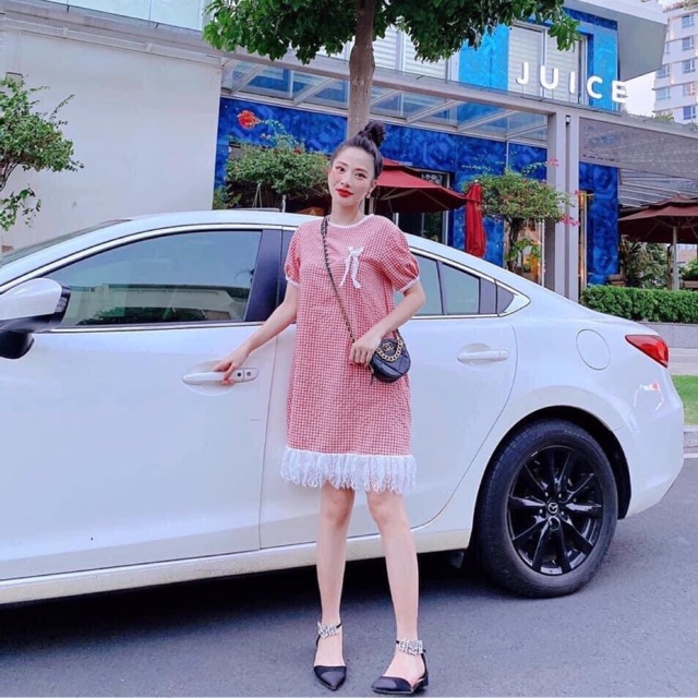Váy kẻ hồng viền ren