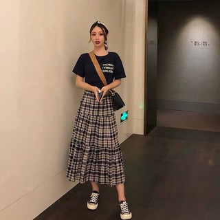 Set áo thun chữ HAX + chân váy maxi kẻ
