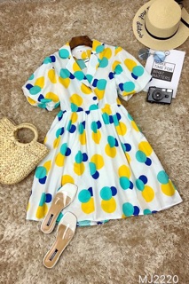 Đầm bi xoè cổ vest